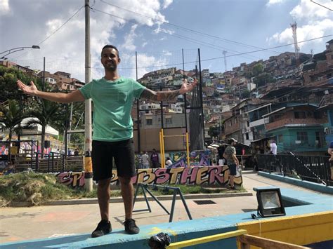 Medellín Private Comuna 13 Straßenkunst Tour GetYourGuide