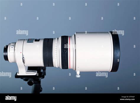 Telephoto lens hi-res stock photography and images - Alamy