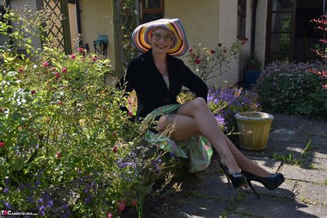 Older Blonde Barby Slut Gets Naked In Heels At A Country House Coedcherry