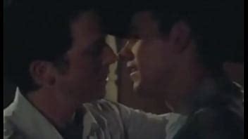 Beso Gay De La Pel Cula Is It Just Me Entre Los Actores Nicholas Downs Y David Loren Gaylavida