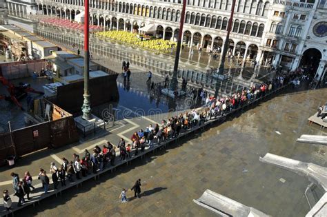 Venice flooded editorial photography. Image of sink, rising - 16607812