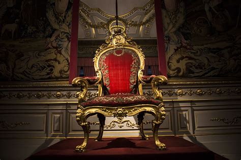 Objetivo El Palacio Real Silla De Rey Palacios Disenos De Unas