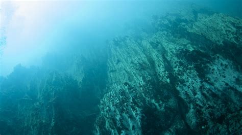 De Gigantesques Montagnes Sous Marines Découvertes Au Large Des Côtes