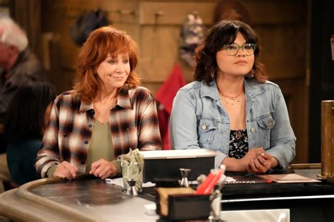 Reba McEntire Comedy ‘Happy’s Place’ Moves Forward At NBC