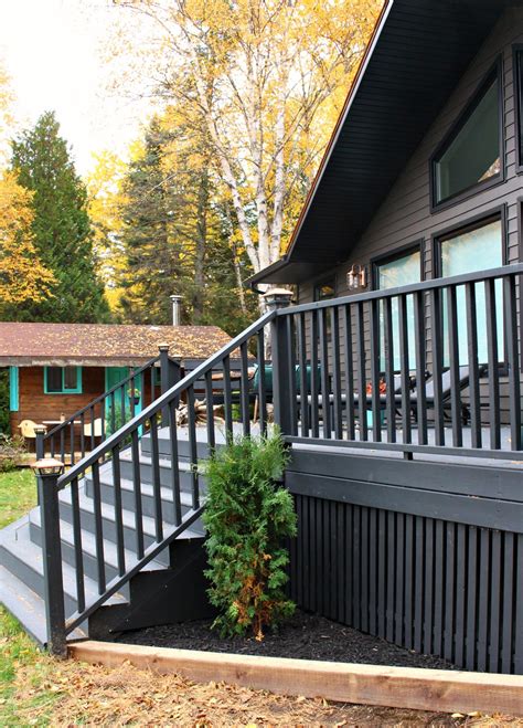 Modern Diy Vertical Slatted Deck Skirting Sponsored By The Home Depot Canada Dans Le Lakehouse