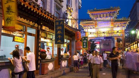 Calle peatonal Wangfujing de Beijing es extendida para ofrecer más