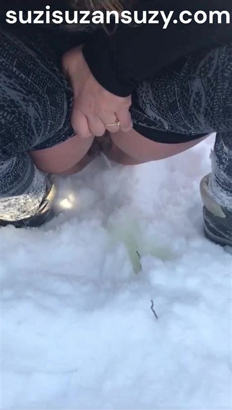 Slightly hairy pussy turns section of the snow yellow ThisVid 日本語で