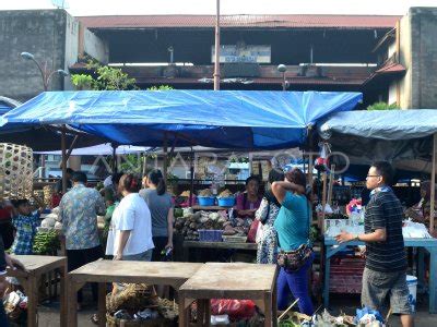 RELOKASI PEDAGANG PASAR BADUNG ANTARA Foto