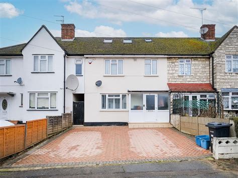 4 Bed Terraced House For Sale In Finchingfield Avenue Woodford Green