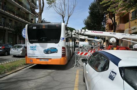 Cagliari Paura In Via Dante Gru Colpisce Bus Del Ctm Casteddu On Line