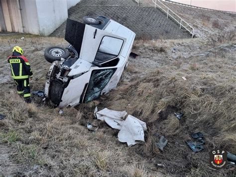 Wypadek na autostradzie A1 Mercedes wjechał w bariery Zdjęcia