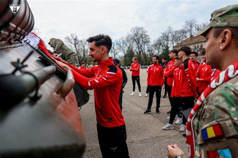 Mircea Rednic a dat milităria jos din pod la UTA FOTO Sportarad