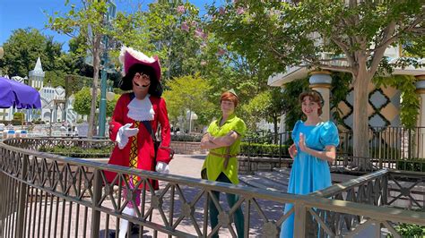 Photos Video Peter Pan Wendy And Captain Hook Appear For Character