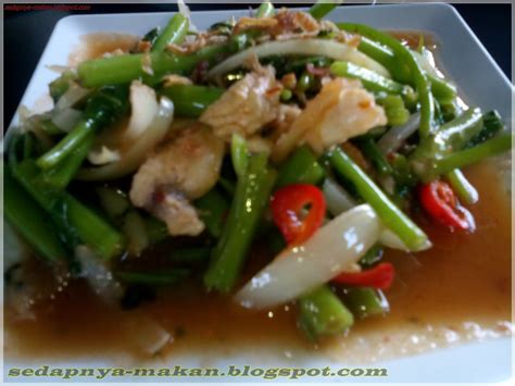 MaKaN JiKa SeDaP Masakan Ala Thai Di Restoran AA Man Cafe Di Permatang