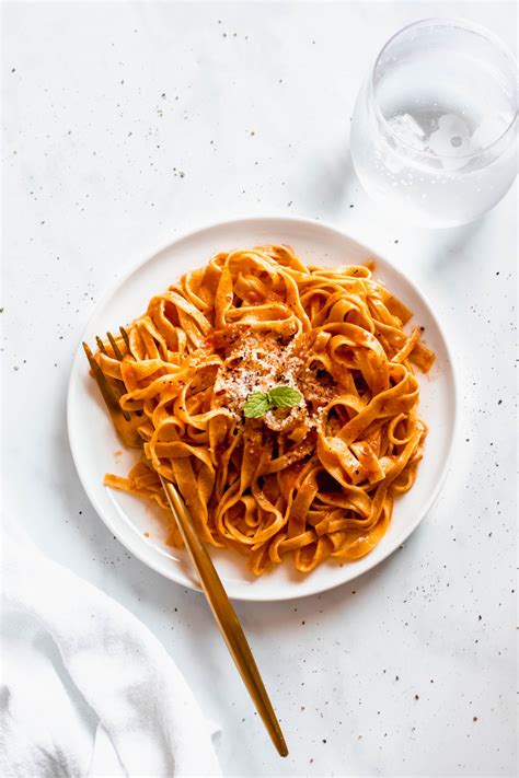 Creamy Roasted Red Pepper Pasta — Damn Spicy