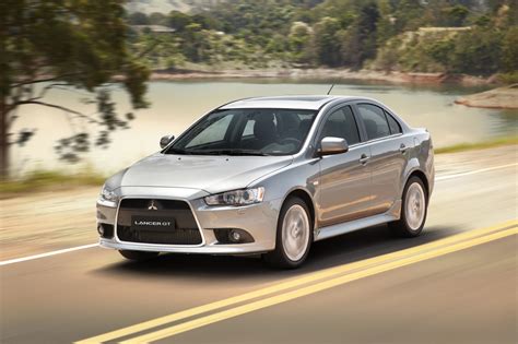 Mitsubishi apresenta Lancer 2016 nova versão HLE