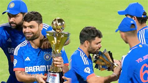 Rohit Sharma Heart Winning Gesture For Rinku Singh In Trophy