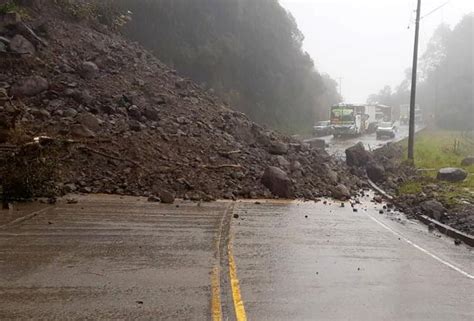 Derrumbes Afectan A Cuatro Carreteras Del Austro