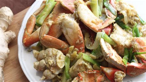 Stir Fry Crab With Ginger And Scallions Cua Xao Gung Hanh Youtube