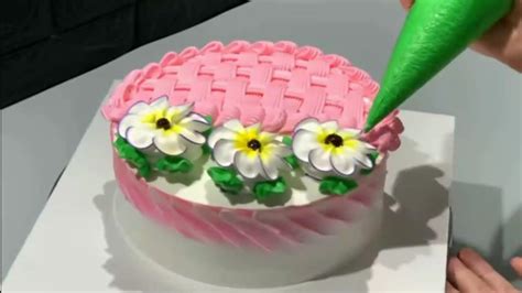 Kue Ulang Tahun Bentuk Bulat Menarik Simple Dan Elegant Youtube