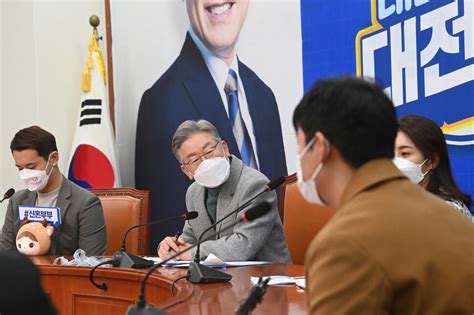 현장 살리고 실무자 중심 간소화‘전권 쥔 이재명 선대위 개편 속도