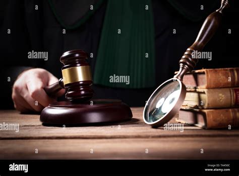 Lawer In Court Hi Res Stock Photography And Images Alamy