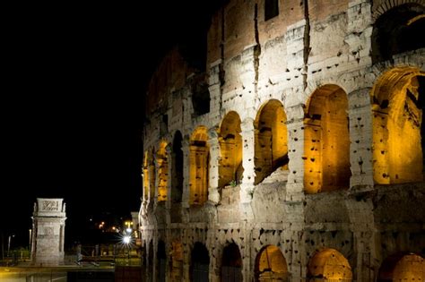 Premium Photo | Rome colosseum night view