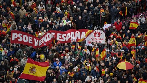 España no se vende miles de personas desbordan Cibeles para exigir