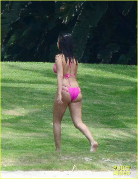 Selena Gomez Shows Off Her Beach Body In Teeny Bikini Photo 3348708