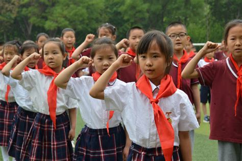 桓台县人民政府 基层信息 桓台县实验学校举行“学习二十大 争做好队员”主题队日活动暨新队员入队仪式