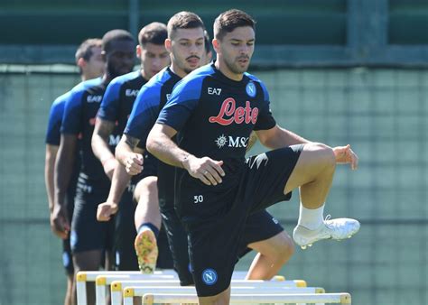 Napoli Allenamento Mattutino Il Report Dal Konami Training Center