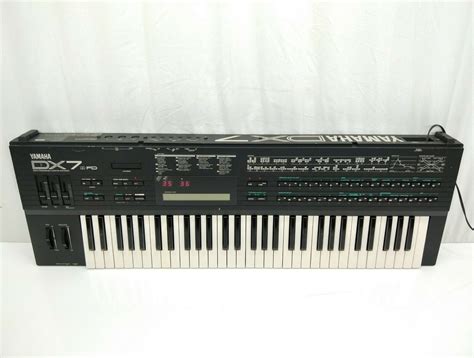 MATRIXSYNTH Yamaha DX7 II FD SN 12198 W Case