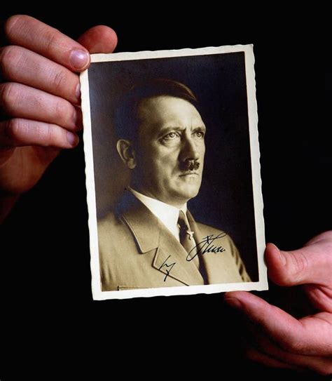 Depois De 70 Anos De Sua Proibição Mein Kampf é O Livro Mais Vendido