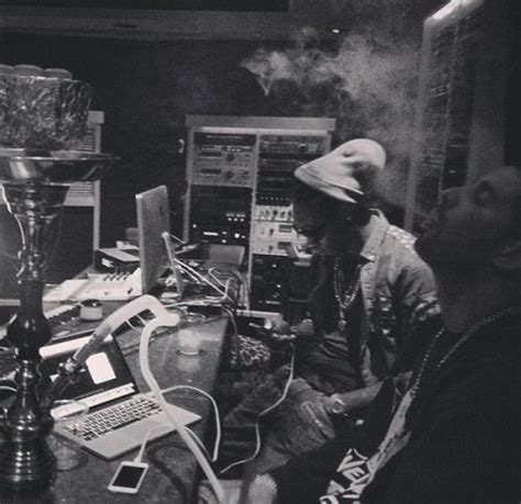 Drake Loves Hookah & Here Are 14 Pics To Prove It (PHOTOS) | Global Grind