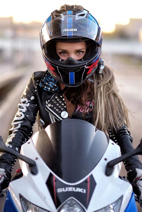 Hot Biker Girl On Her Super Cool Suzuki Gsxr 600 Motorcycle Bikeuse Motardes Moto Motard