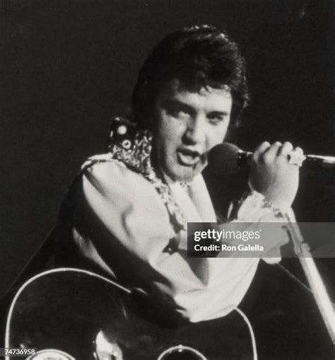 Elvis Presley 1975 Photos And Premium High Res Pictures Getty Images