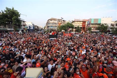 Thailands Militär und Polizei stehen für Proteste bereit falls Pitas