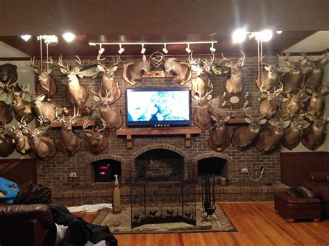 20 30 Man Cave Hunting Room Ideas HOMYRACKS