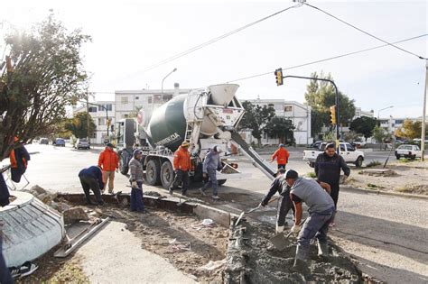 Contin A La Reparaci N De Calles En El Centro De Rawson Radio