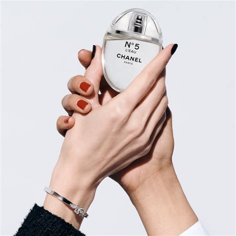 Chanel redesigns the bottle of N°5 L’Eau, for a limited edition - Premium Beauty News