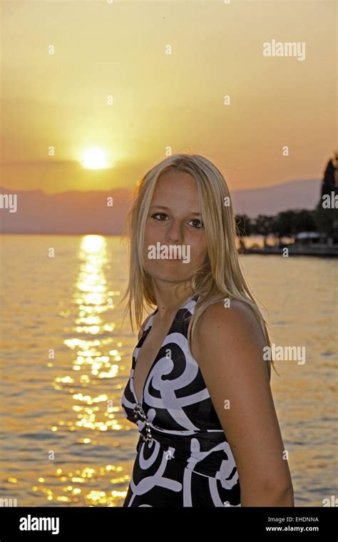 Blonde Behaarte Deutsche Dame Fotos Und Bildmaterial In Hoher Aufl Sung Alamy
