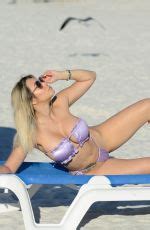 Bella Bunnie Amor In Bikini At A Beach In Fort Lauderdale