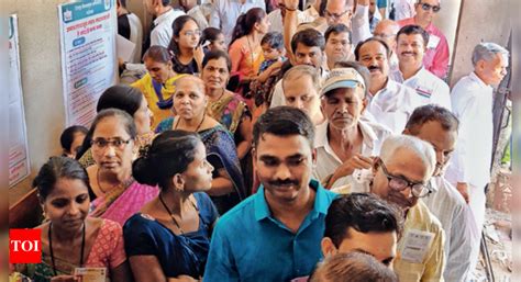 Voting Young And Old Wait In Long Queues To Vote In Nashik Nashik