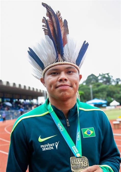 Indígena Guarani Kaiowá conquista medalha de bronze no dardo em