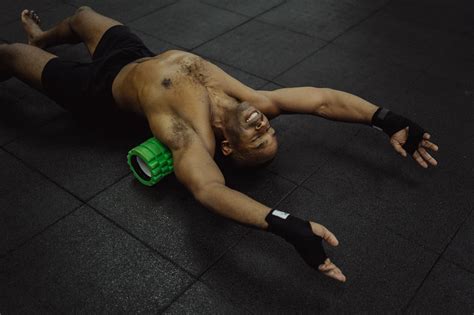 5 Reasons Why You Should Incorporate Stretching And Foam Rolling Into