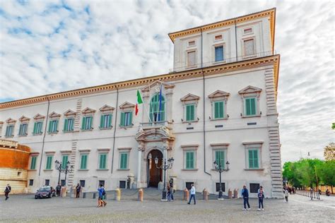 Premium Photo Rome Italy May People Near Quirinal Palace