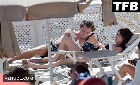 Rainey Qualley Sexy Seen Flaunting Her Hot Figure Wearing A Bikini With Lewis Pullman In