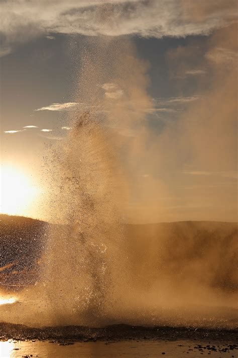 Yellowstones Upper Geyser Basin Mit Dem Plume Geyser