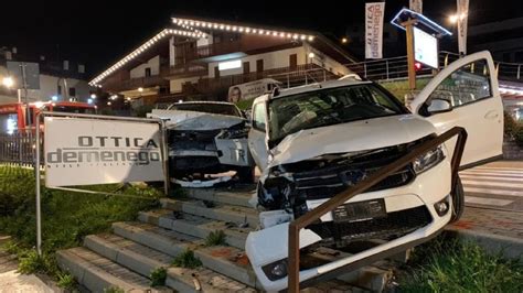 Incidente Frontale A Calalzo Morto Enne Nato A Venezia