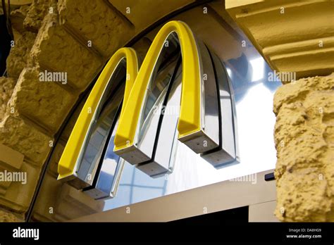 Signe Du Logo Mcdonalds Banque De Photographies Et Dimages Haute